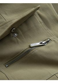 Ombre Clothing - Męskie spodnie cargo STRAIGHT LEG z kieszeniami zapinanymi na zamek – oliwkowe V2 - Rozmiar: XL. Kolor: oliwkowy. Materiał: bawełna, elastan, materiał. Styl: elegancki #7