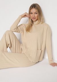 Born2be - Beżowy Sweterkowy Komplet Sweter z Półgolfem i Szerokie Spodnie Alatusa. Kolor: beżowy. Materiał: jeans #6