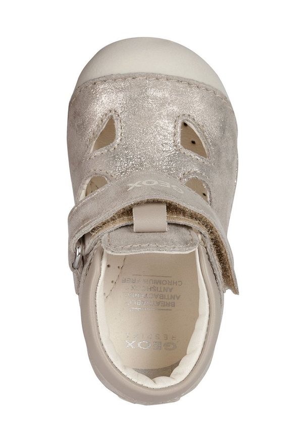 Geox buty dziecięce kolor beżowy. Nosek buta: okrągły. Zapięcie: rzepy. Kolor: beżowy. Materiał: skóra, guma
