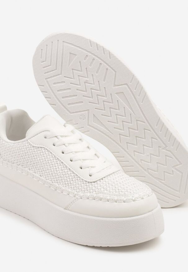 Renee - Białe Sneakersy na Platformie Ozdobione Plecionką Nilaraviela. Okazja: na co dzień. Kolor: biały. Materiał: jeans, skóra. Wzór: aplikacja. Obcas: na platformie