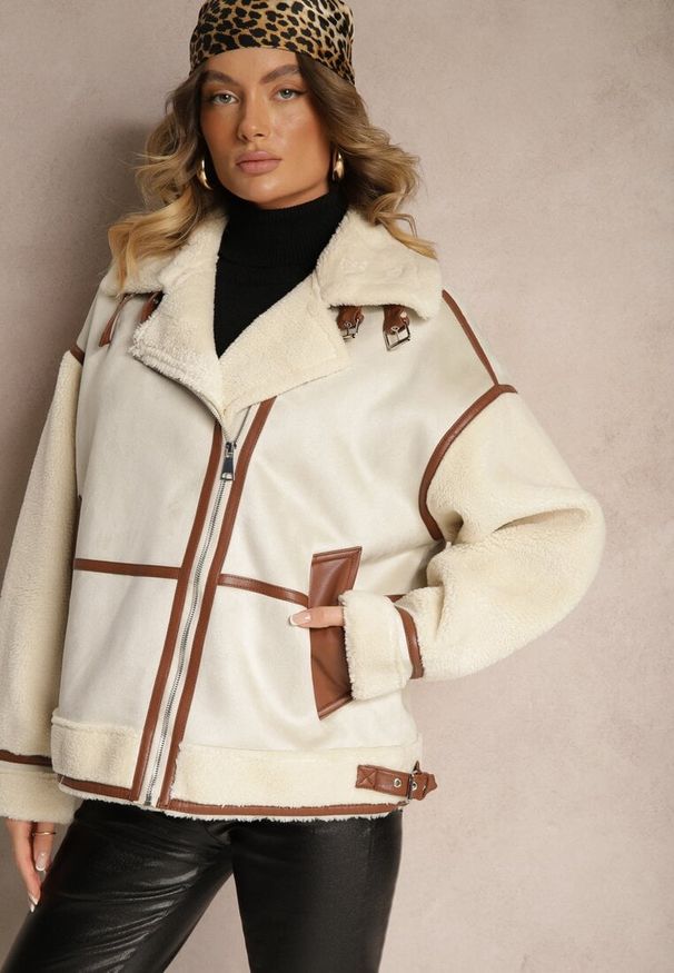 Renee - Jasnobeżowa Kurtka w Stylu Biker z Ozdobnymi Paskami i Futerkiem Typu Baranek Ninnesia. Okazja: na co dzień. Kolor: beżowy. Materiał: futro. Styl: casual, elegancki