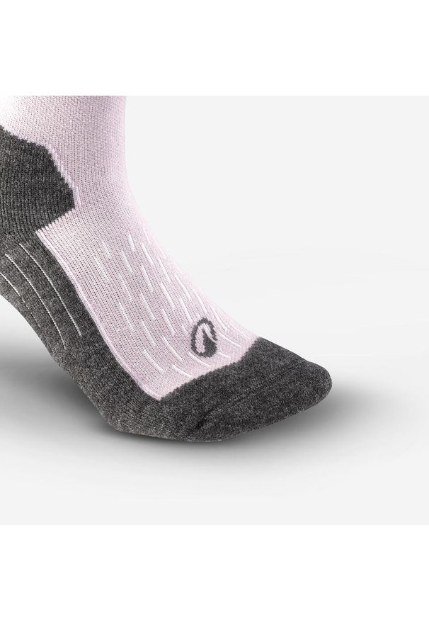 WEDZE - Skarpety narciarskie dla dorosłych Quechua 500. Kolor: szary, wielokolorowy, fioletowy. Materiał: elastan, poliamid, poliester, akryl, wełna. Sport: narciarstwo