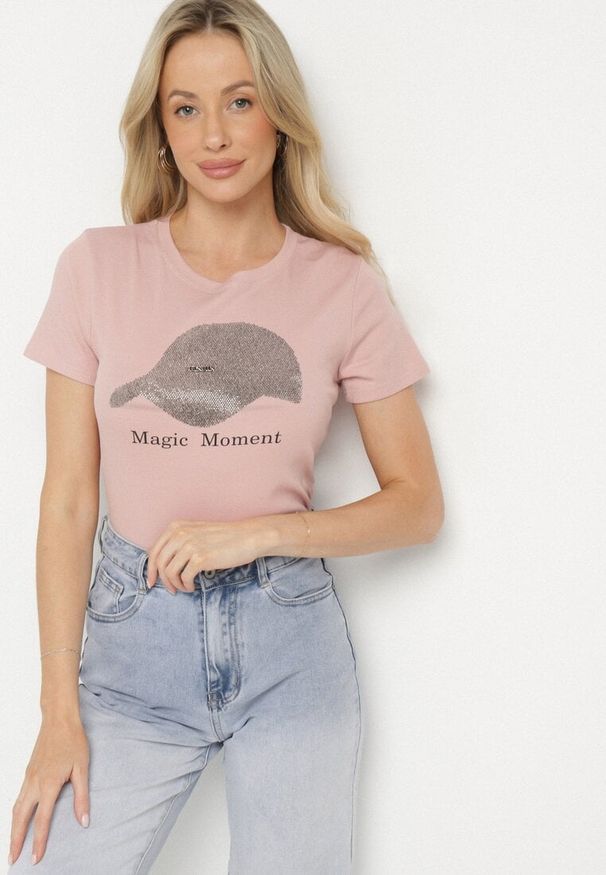 Born2be - Różowy T-shirt z Bawełny z Nadrukiem Czapki i Cyrkoniami Penilna. Okazja: na co dzień. Kolor: różowy. Materiał: bawełna. Wzór: nadruk. Styl: klasyczny, casual