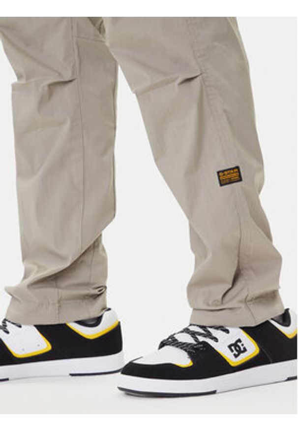 G-Star RAW - G-Star Raw Spodnie materiałowe Core D24309-E070 Beżowy Regular Fit. Kolor: beżowy. Materiał: bawełna