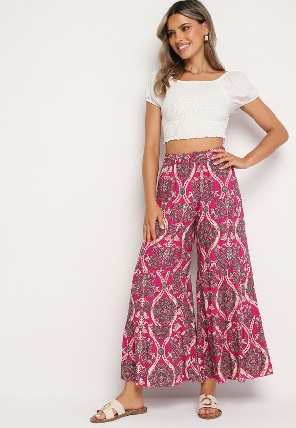 Born2be - Fuksjowe Szerokie Wiskozowe Spodnie z Wysokim Stanem i Gumką w Talii Risettesna. Okazja: na co dzień. Stan: podwyższony. Kolor: różowy. Materiał: wiskoza. Sezon: lato. Styl: casual