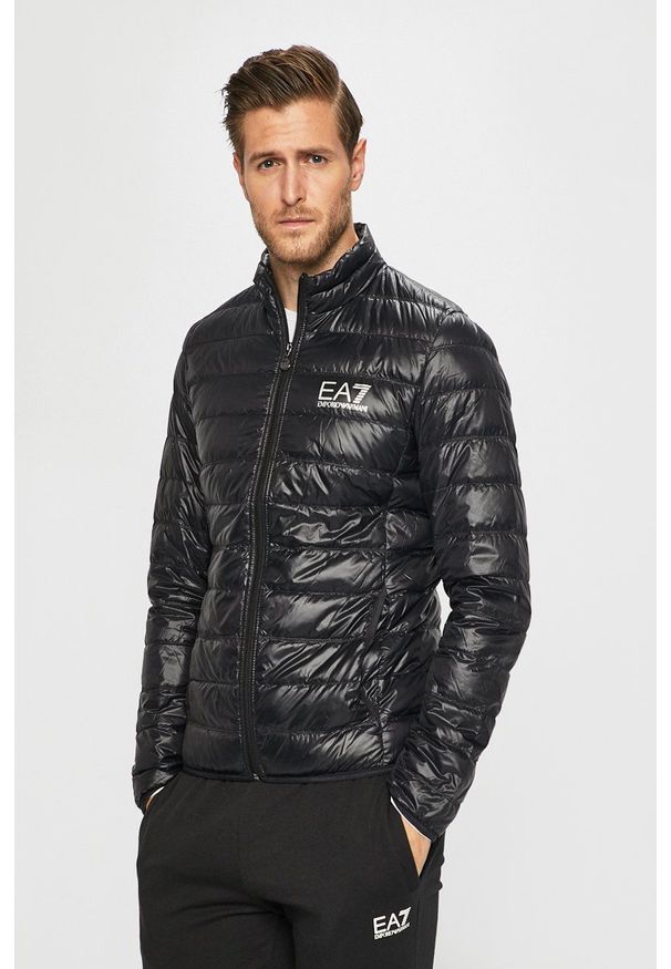 EA7 Emporio Armani Kurtka puchowa kolor czarny przejściowa. Okazja: na co dzień. Kolor: czarny. Materiał: puch. Styl: casual