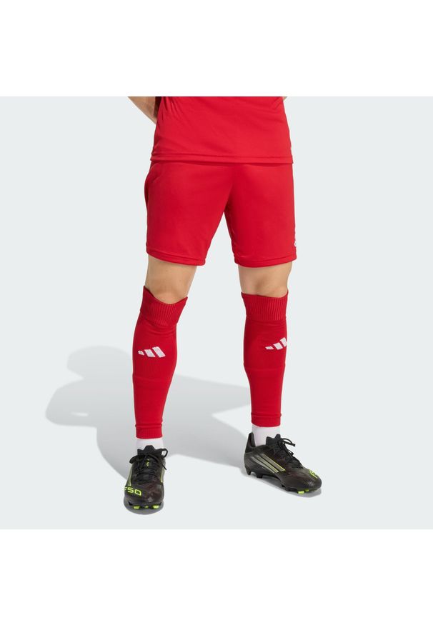 Adidas - Szorty Entrada 26. Kolor: czerwony, biały, wielokolorowy. Technologia: ClimaCool (Adidas). Sport: piłka nożna