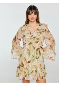 Big-Star - Sukienka damska mini z wiskozy w roślinny wzór Amisi 000. Okazja: na co dzień, na spacer. Typ kołnierza: dekolt w serek. Kolor: wielokolorowy. Wzór: nadruk, aplikacja, kwiaty. Materiał: wiskoza. Długość rękawa: długi rękaw. Sezon: lato. Styl: wakacyjny, casual. Długość: mini #8