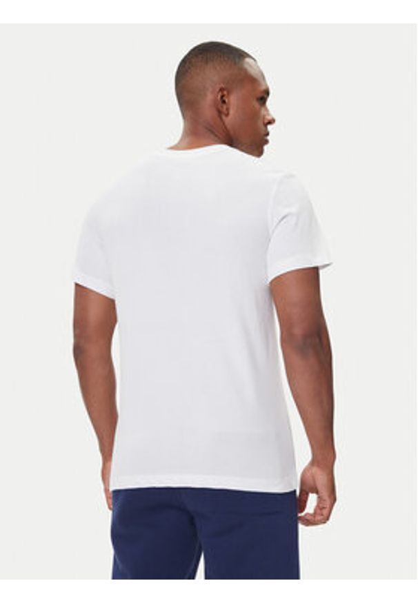 Nike T-Shirt CW5190 102 Biały Regular Fit. Kolor: biały. Materiał: bawełna