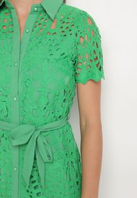 Born2be - Zielona Ażurowa Sukienka Koszulowa Midi z Wiązanym Paskiem Pamy. Kolor: zielony. Materiał: koronka, materiał. Długość rękawa: krótki rękaw. Wzór: ażurowy. Typ sukienki: koszulowe. Styl: klasyczny. Długość: midi #6