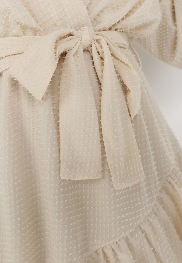 Born2be - Beżowa Sukienka Pronynome. Kolor: beżowy. Materiał: tkanina, guma. Wzór: aplikacja. Typ sukienki: kopertowe. Długość: mini