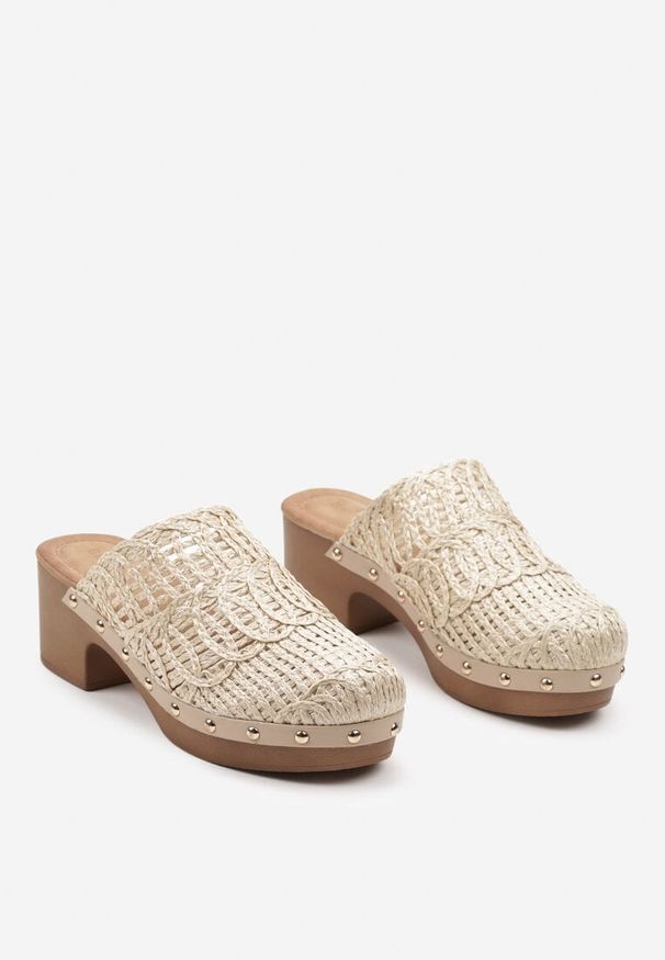 Born2be - Beżowe Klapki Typu Chodaki na Niskim Słupku Lavalea. Okazja: na co dzień. Kolor: beżowy. Materiał: jeans, satyna. Obcas: na słupku. Styl: elegancki, wizytowy, casual