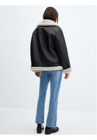 mango - Mango Kurtka z imitacji skóry Adri 67040444 Czarny Regular Fit. Kolor: czarny. Materiał: syntetyk #2