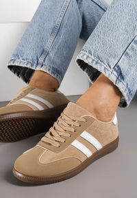 Renee - Ciemnobeżowe Sneakersy z Geometrycznym Wzorem Naliette. Okazja: na co dzień. Kolor: beżowy. Materiał: jeans. Wzór: geometria