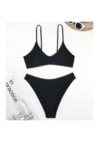 Intica - Bikini dwuczęściowe plażowe z wygodnym dopasowaniem Deni. Kolor: czarny. Materiał: materiał