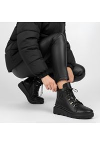 Czarne Botki Filippo Modne Buty Damskie. Zapięcie: sznurówki. Kolor: czarny. Materiał: jeans. Szerokość cholewki: normalna. Wzór: aplikacja. Styl: sportowy, elegancki #1