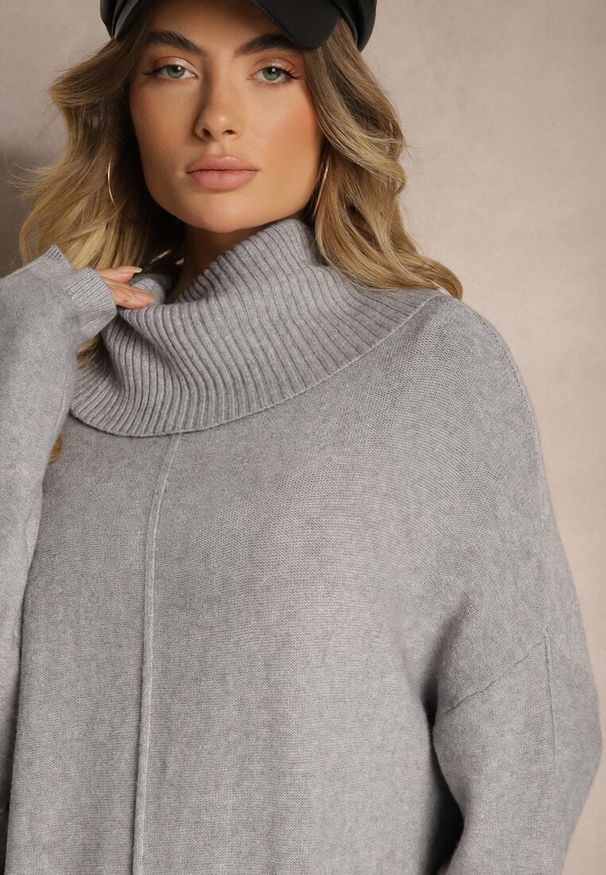 Renee - Szara Sweterkowa Sukienka z Wiskozą z Golfem i Eleganckimi Rozcięciami Elettrina. Okazja: na co dzień, na spacer. Typ kołnierza: golf. Kolor: szary. Materiał: wiskoza. Długość rękawa: długi rękaw. Styl: elegancki