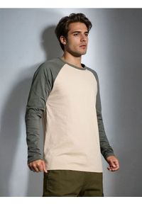 Sinsay - Bawełniana koszulka longsleeve - beżowy. Kolor: beżowy. Materiał: bawełna. Długość rękawa: długi rękaw