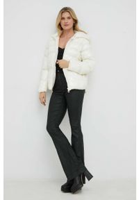 Guess kurtka damska kolor beżowy przejściowa. Kolor: biały. Materiał: włókno, materiał. Długość: długie #6