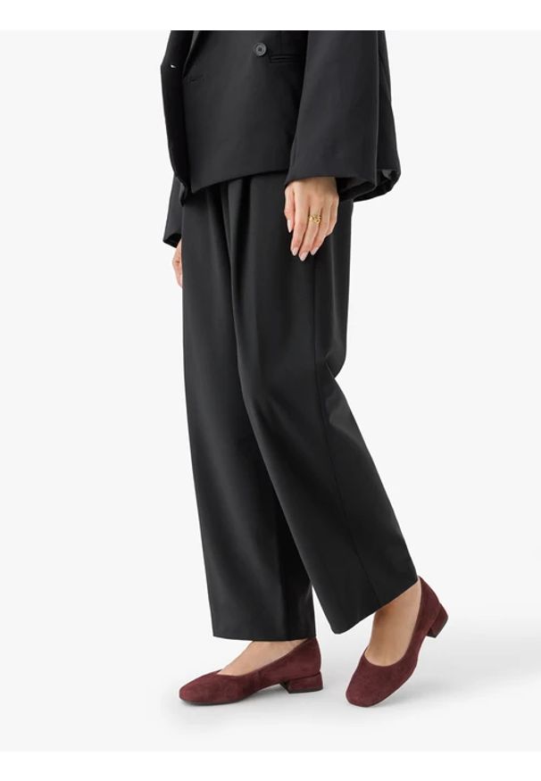 Ryłko - Bordowe welurowe czółenka. Kolor: czerwony. Materiał: skóra, welur. Wzór: aplikacja. Sezon: jesień. Obcas: na obcasie. Styl: elegancki, street. Wysokość obcasa: średni