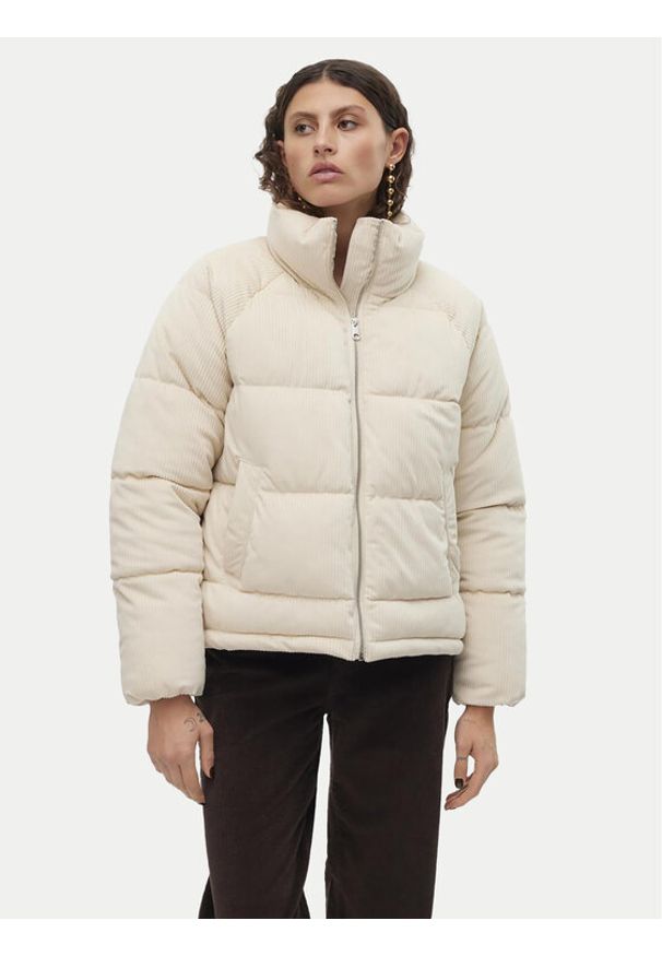 Vero Moda Kurtka zimowa Debbie Sofia 10314894 Beżowy Regular Fit. Kolor: beżowy. Materiał: syntetyk. Sezon: zima