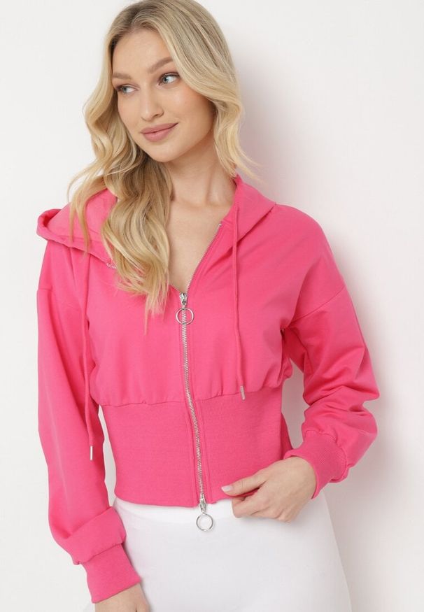 Born2be - Fuksjowa Bluza z Szerokim Ściągaczem w Talii i Kapturem Zapinana na Suwak Itravea. Kolor: różowy. Sezon: wiosna