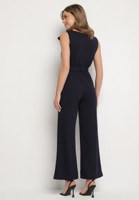 Born2be - Granatowy Kombinezon z Wywijanym Dekoltem w Łódkę i Paskiem z Klamrą Galithiela. Okazja: na co dzień. Kolor: niebieski. Wzór: aplikacja. Styl: elegancki, casual, klasyczny #4