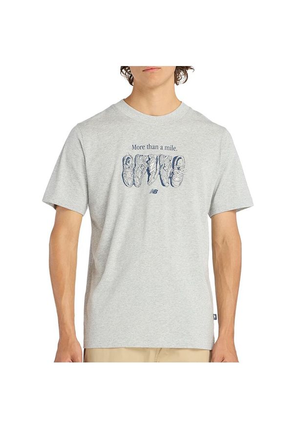 Koszulka męska New Balance MT61778SAG - szara. Kolor: szary. Materiał: bawełna. Długość rękawa: krótki rękaw. Długość: krótkie