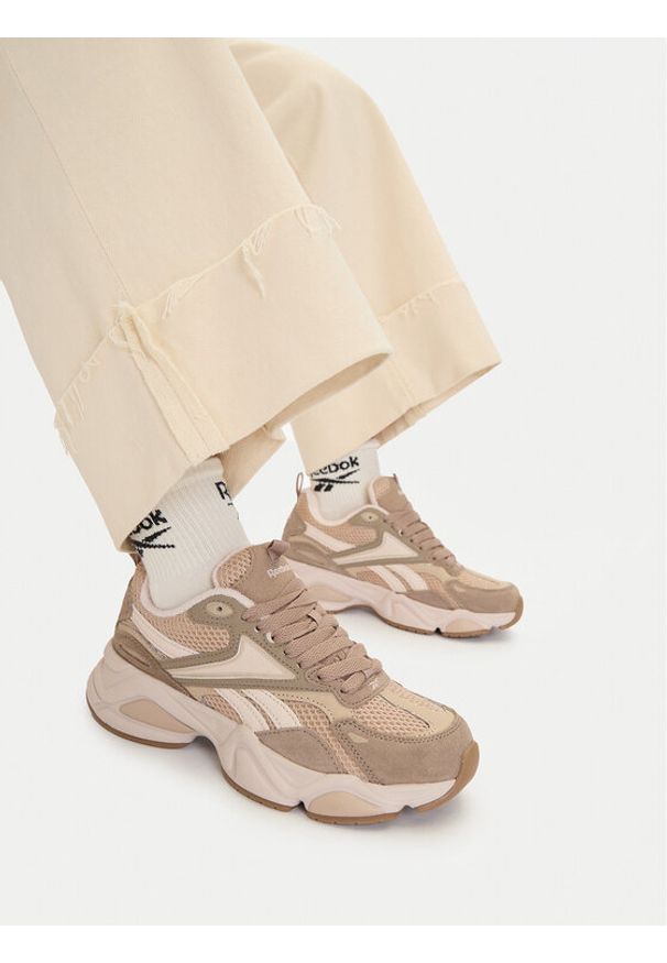 Reebok Sneakersy CWB-CHARGE AR30246WTCQ Beżowy. Kolor: beżowy. Materiał: materiał