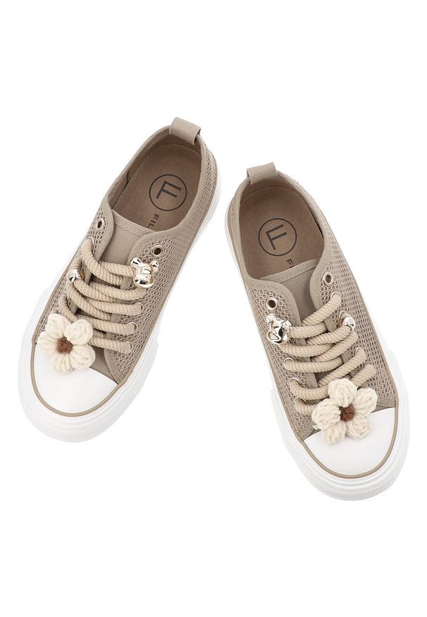 Sneakersy damskie Filippo, cholewka z materiału tekstylnego siateczkowego wiązanie z przodu na solidnej podeszwie, beżowe, DTN7855/26. Okazja: na co dzień. Kolor: beżowy. Materiał: materiał. Szerokość cholewki: normalna. Wzór: ażurowy, kwiaty. Styl: elegancki, casual, klasyczny