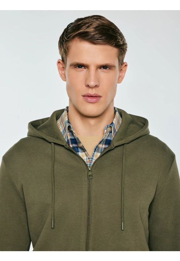 Big-Star - Bluza męska rozpinana z kapturem khaki Wladorh 303. Typ kołnierza: kaptur. Kolor: zielony. Materiał: materiał, dzianina. Wzór: ze splotem, nadruk