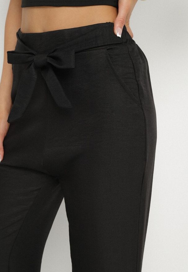 Born2be - Czarne Spodnie o Szerokim Kroju z Wiązaniem i Gumką w Pasie Miravenia. Okazja: na co dzień. Kolor: czarny. Styl: elegancki, casual