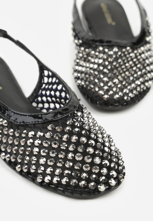 Born2be - Czarne Lakierowane Sandały Ozdobione Cyrkoniami Caiwenys. Okazja: na co dzień. Kolor: czarny. Materiał: lakier. Wzór: aplikacja. Sezon: lato. Styl: casual