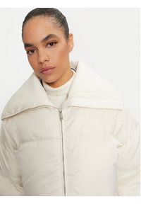 Calvin Klein Płaszcz zimowy K20K207721 Biały Regular Fit. Kolor: biały. Materiał: syntetyk. Sezon: zima #6
