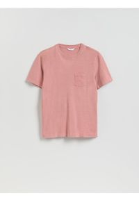Reserved - T-shirt regular z kieszonką - brudny róż. Kolor: różowy. Materiał: dzianina, bawełna