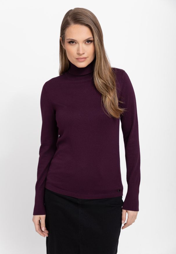 Volcano - Gładki golf S-JULI. Typ kołnierza: golf. Kolekcja: plus size. Kolor: czerwony. Materiał: materiał, prążkowany, dzianina. Wzór: gładki. Styl: elegancki