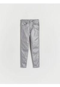 Reserved - Błyszczące jeansy slim high waist - srebrny. Stan: podwyższony. Kolor: srebrny #1