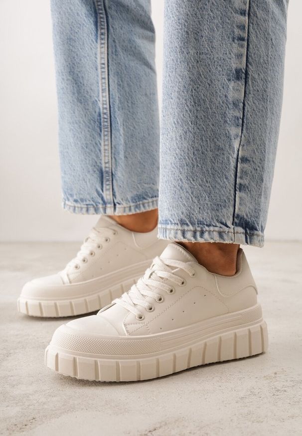 Renee - Beżowe Sneakersy VICES na Platformie w Stylu Chunky z Perforacją Hypsyllis. Okazja: na co dzień. Kolor: beżowy. Materiał: jeans. Obcas: na platformie
