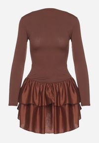 Born2be - Brązowa Rozkloszowana Sukienka z Długim Rękawem i Falbanką Reonaria. Okazja: na co dzień. Kolor: brązowy. Długość rękawa: długi rękaw. Styl: casual, elegancki #6