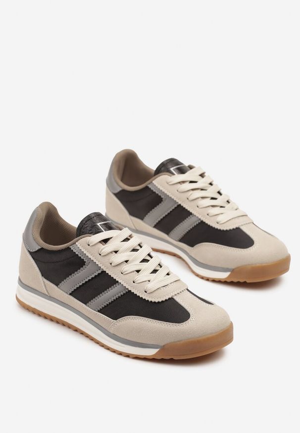 Renee - Czarne Sneakersy Ozdobione Paskami Nairalina. Okazja: na co dzień. Zapięcie: pasek. Kolor: czarny. Materiał: jeans. Wzór: aplikacja
