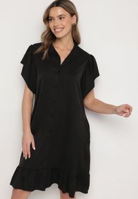 Born2be - Czarna Sukienka Koszulowa z Guzikami i Falbankami Tenalena. Okazja: na co dzień. Typ kołnierza: kołnierz z falbankami. Kolor: czarny. Typ sukienki: koszulowe. Styl: elegancki, casual, sportowy #4