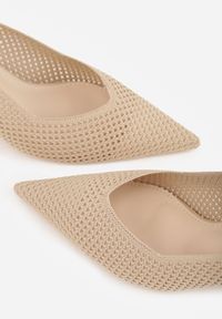 Born2be - Beżowe Ażurowe Sandały na Niskiej Szpilce z Noskiem w Szpic Balnalia. Okazja: na co dzień, na spotkanie biznesowe, na ślub cywilny, do pracy, na wesele. Kolor: beżowy. Wzór: ażurowy. Styl: casual, biznesowy, klasyczny, wizytowy #8