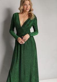 Born2be - Zielona Rozkloszowana Błyszcząca Sukienka Maxi z Głębokim Dekoltem i Marszczeniem w Talii Nizetta. Kolor: zielony. Materiał: materiał. Długość rękawa: długi rękaw. Typ sukienki: proste. Długość: maxi #3
