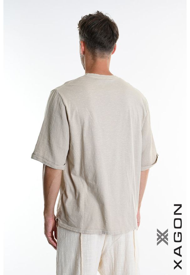 Xagon T-shirt | P26082V 1004T | Mężczyzna | Beżowy. Okazja: na co dzień. Kolor: beżowy. Materiał: bawełna, len. Długość: długie. Wzór: gładki. Styl: elegancki, casual