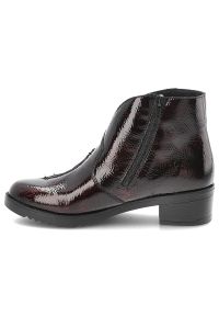 Czerwone Botki Rieker Eleganckie Lakierowane Obuwie Damskie. Okazja: na co dzień. Kolor: czerwony. Materiał: lakier. Sezon: zima, jesień. Obcas: na obcasie. Styl: elegancki. Wysokość obcasa: niski #5
