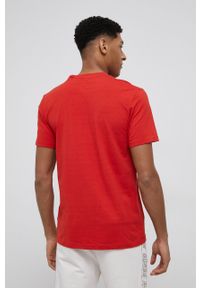 Guess T-shirt męski kolor czerwony gładki. Okazja: na co dzień. Kolor: czerwony. Materiał: dzianina, bawełna. Wzór: gładki. Styl: casual
