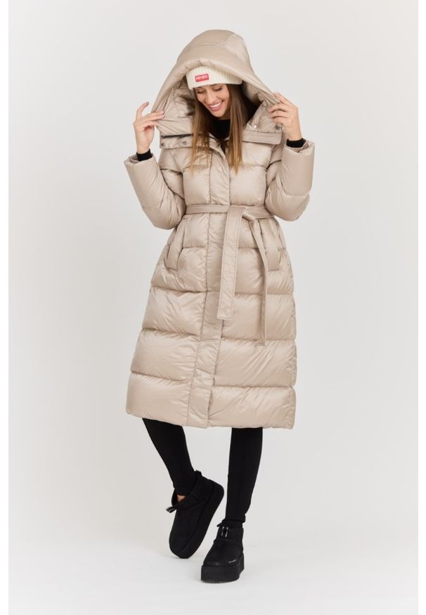 Hetrego - HETREGO Beżowy damski puchowy płaszcz Karen Woman Quilted Coat, Rozmiar 40 EU - 44 IT. Kolor: beżowy. Materiał: puch. Długość rękawa: długi rękaw. Długość: do kolan. Wzór: bez wzorów. Styl: elegancki