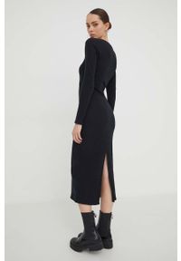 Hollister Co. sukienka kolor czarny midi dopasowana. Typ kołnierza: dekolt w karo. Kolor: czarny. Materiał: dzianina. Długość rękawa: długi rękaw. Typ sukienki: dopasowane. Długość: midi #4