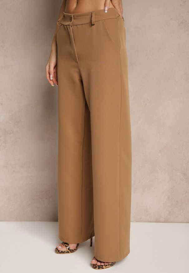 Renee - Brązowe Spodnie Garniturowe High Waist Viviorea. Okazja: na spotkanie biznesowe. Stan: podwyższony. Kolor: brązowy. Styl: biznesowy, klasyczny