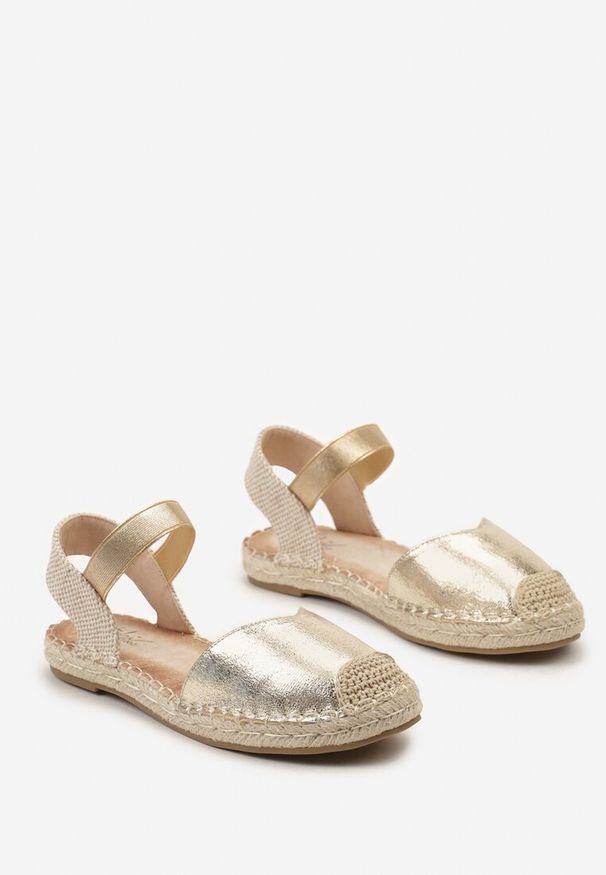 Born2be - Złote Espadryle na Plecionej Podeszwie z Elastycznym Paskiem przy Kostce Santigone. Okazja: na co dzień. Zapięcie: pasek. Kolor: złoty. Materiał: jeans. Sezon: lato. Styl: casual, boho, elegancki, klasyczny